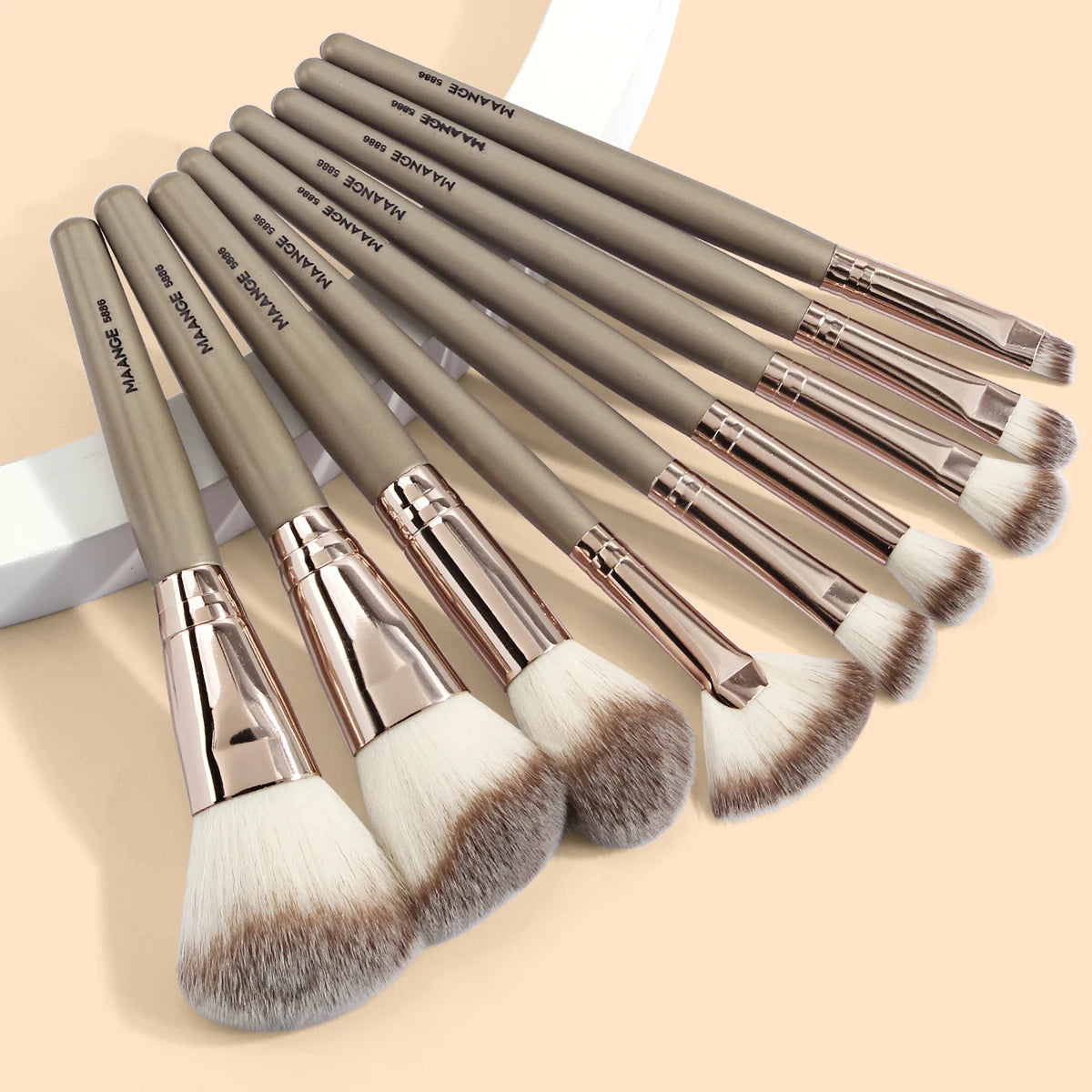 9Pcs Foundation Makeup Brush Set Cosmetic Powder Highlighter Eyeshadow Blending Beauty Tools Dense Soft Bristle Brushes