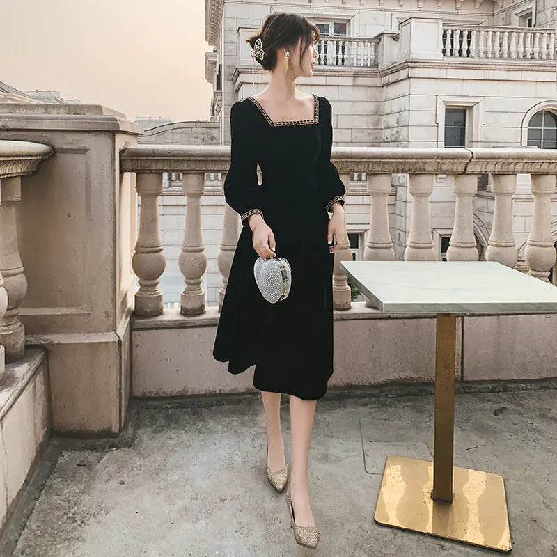 Black Primer Dress for Autumn and Winter Seasons